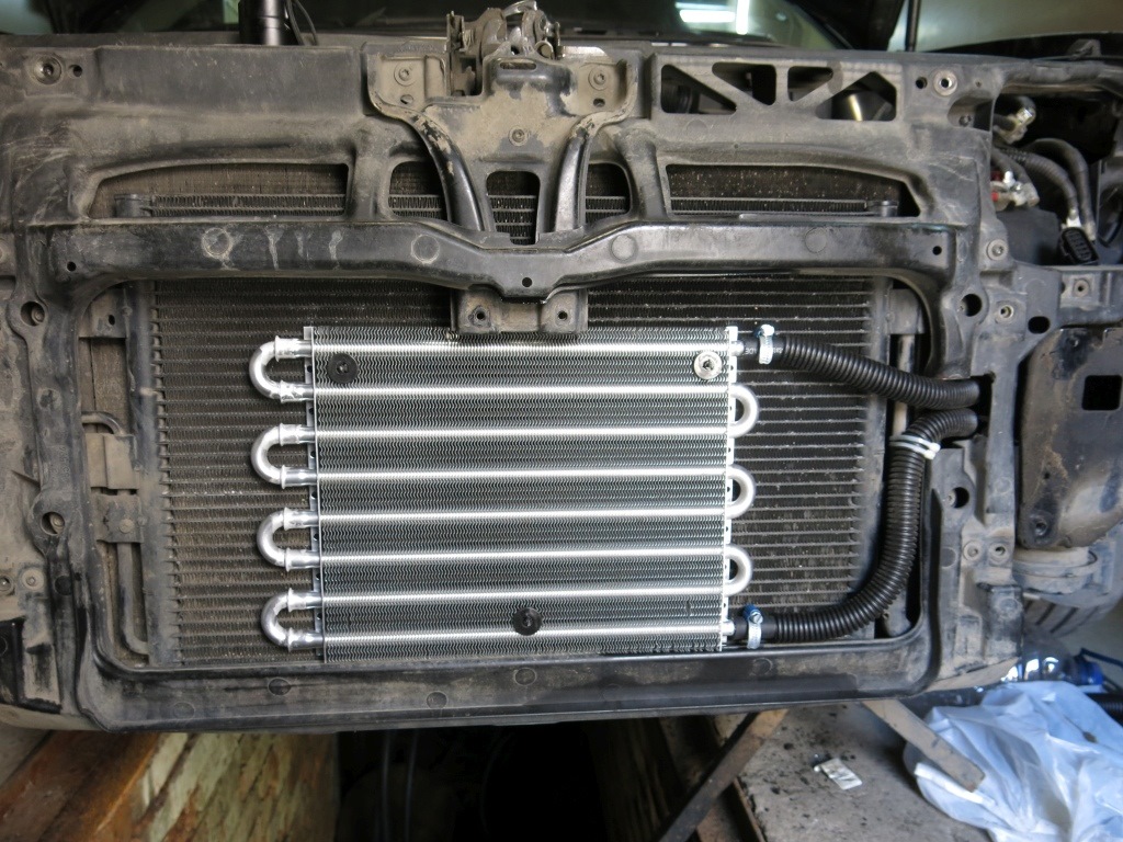 Дополнительный масляный радиатор двигателя